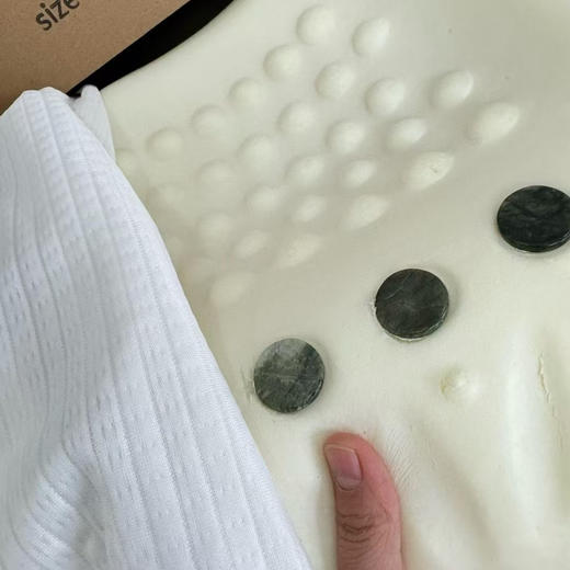 亚马逊订单售价799！正品mdnsme蝴蝶枕！
磁石按摩枕💆跨境热卖，慢回弹异型护颈枕侧睡枕单人护颈记忆枕带 商品图3