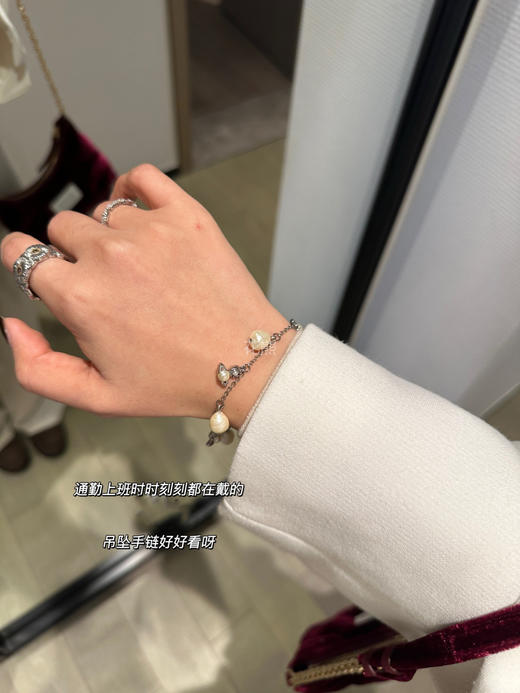 【西太后Vivienne Westwoo*d EMILIANA巴洛克土星珍珠手链】春天马上来临各种饰品手链真的是刚需的存在!!约会度假可用 通勤日常佩戴也是非常好看又有质感又很嗲 商品图5