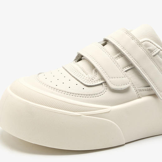 西遇厚底小白鞋女新款魔术贴百搭大头面包鞋白色增高板鞋V0356365 商品图5