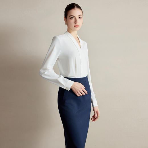 IWY/白色衬衫女高级感减龄洋气衬衣职业装套装新款公务员工作服B502+S2223 商品图2
