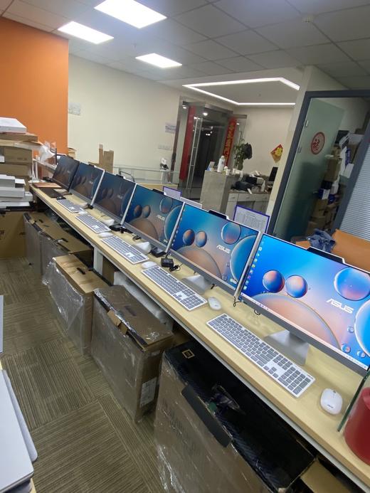 编号HS1215-华硕一体机官方样机处理，完美准新机成色，新款i3-六核处理器-1215U/16G内存/512G固态/23.8寸显示屏/华硕原装无线键盘鼠标，特价仅需2599元/台！ 商品图4