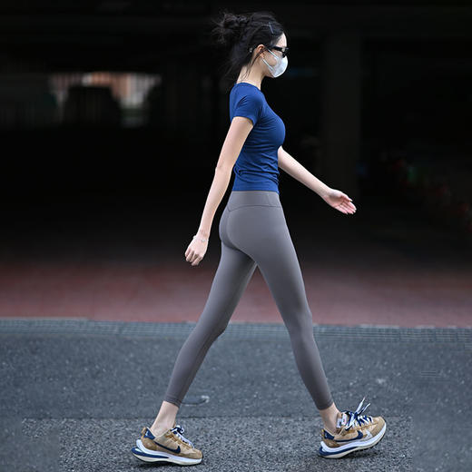 Beemen无缝一体织 遮肚子短袖运动T恤 小网孔透气短袖 字母反光 夜间更安全 健身跑步外穿 舒适瑜伽上衣 商品图3