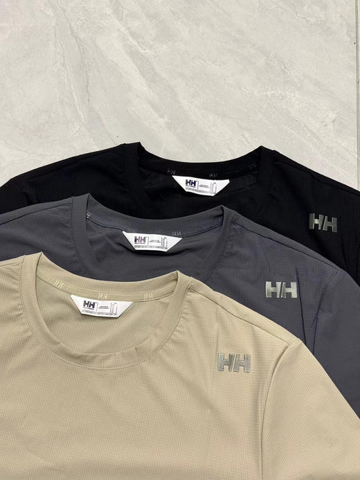 正品HELLY HANSEN/HH 25夏新男日常休闲运动防晒速干凉感弹力短袖T恤
三个色。尺码 S-XXL
H2ESSENTIAL
畅行旷野 纵览逸夏
日常运动T恤 商品图1