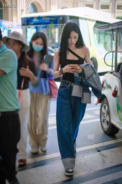 【外套】明星同款水晶宽袖口烫钻高级感牛仔外套-喜出 商品图12