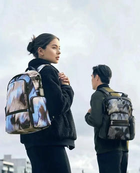 225-9渠道货 TM Voyageur系列 简约时尚 可通勤 尼龙双肩包