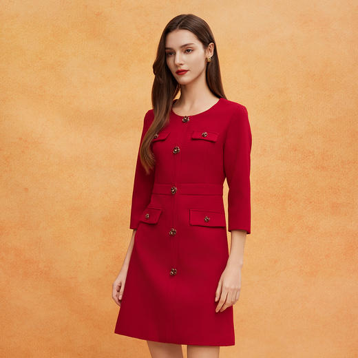 QE819斯尔丽2025春季新款肌理感面料珐琅工艺立体花扣子修身俏丽连衣裙 商品图2