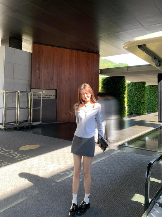 <曾小咸推荐>2色双层卷边V领T恤 日常99.99/件 立减60 秒杀39.99/件！！ 商品图5