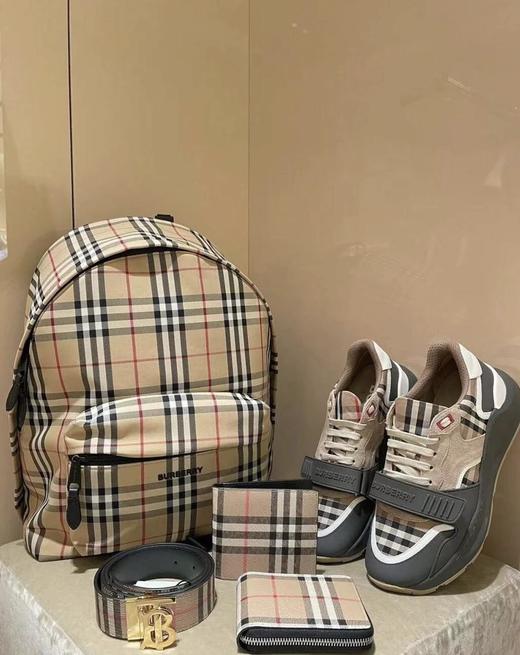 巴宝莉新款Burberry格纹双肩背包，时尚界的宠儿没有一两款它家的单品真不意思说自己够fashion男女同款（EJ） 商品图1