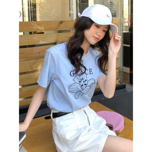 【专属特价】熙世界重工刺绣百合花T恤女短袖2025新款春夏休闲风圆领正肩上衣 商品图3