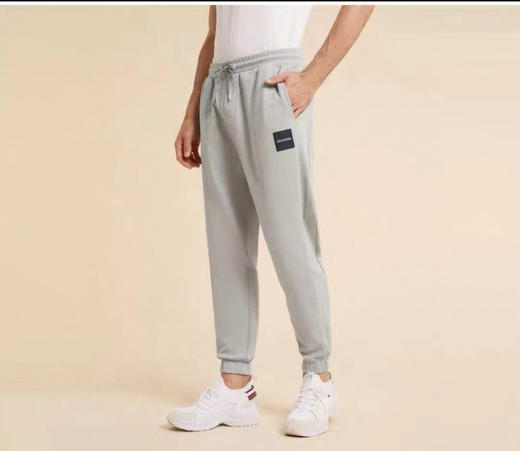 正品 Tommy 新款 纯棉织布标抽绳束脚卫裤
代购899，采用 100%精梳纯棉，亲肤透气 ，立体剪裁宽松版型
定制织布标 
藏青，灰色
尺码S～XL
特价💰180包邮 商品图11