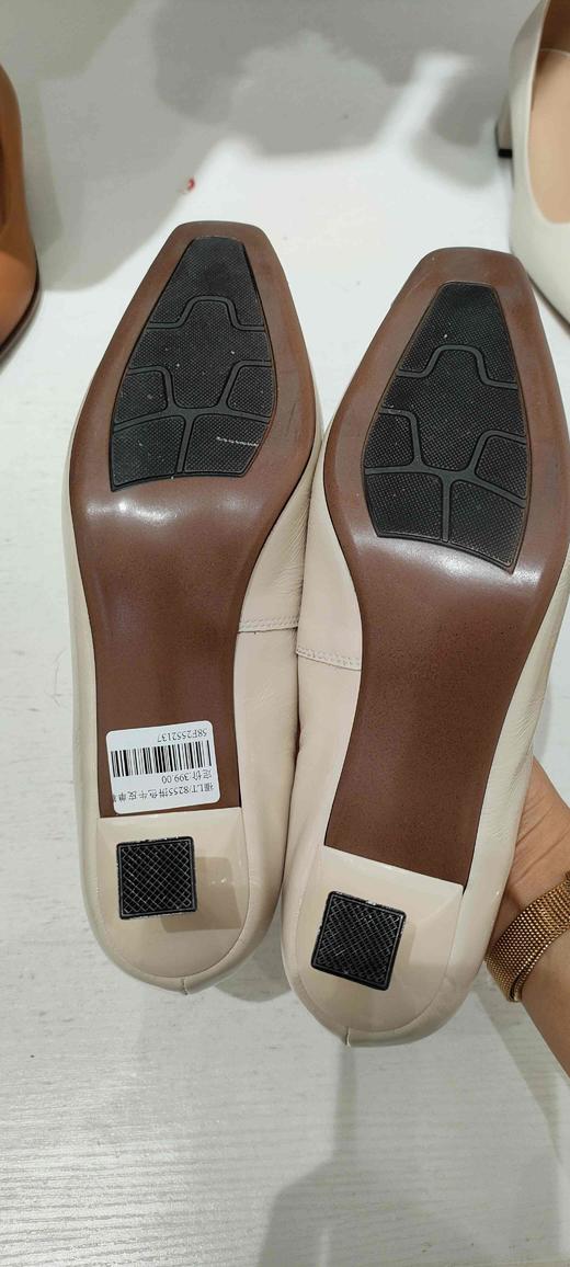 58F255拼色牛皮单鞋低跟酒杯跟，黑 米 商品图6