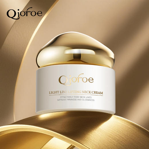 颈纹克星！【QioFoe--淡纹提拉颈霜55g】淡化颈纹/提亮颈部肤色/提拉紧致颈部皮肤 乳霜质地轻盈不厚重 超滋润不粘腻好吸收 专研12肽立体填充 烟酰胺+熊果苷+VC 包装外盒防伪码可查！ 商品图1