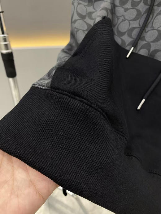 原单COACH/蔻驰奥莱款。经典标志连帽卫衣，100%棉。质量相当好！款式也很不错，经典LOGO设计，穿起来效果真心好看！
尺码S-XL，男女同款 商品图5