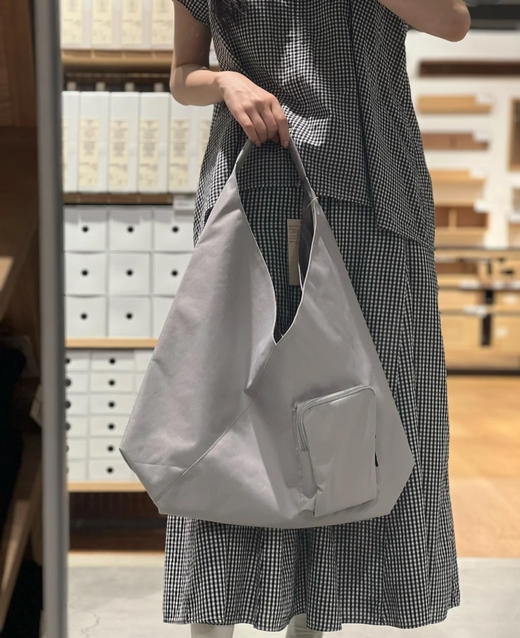 老米优品🎈muji代工厂《防水 三角托特单肩包》男女同款，单肩挎包，大容量！防水帆布包手提包~ 商品图4