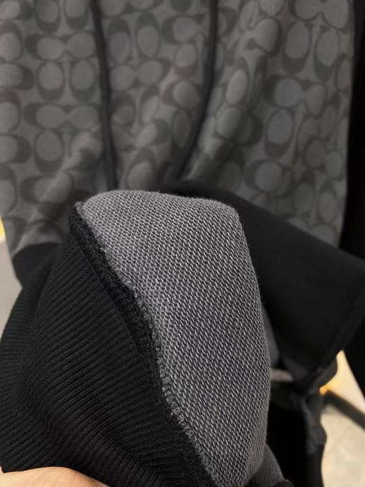 原单COACH/蔻驰奥莱款。经典标志连帽卫衣，100%棉。质量相当好！款式也很不错，经典LOGO设计，穿起来效果真心好看！
尺码S-XL，男女同款 商品图4