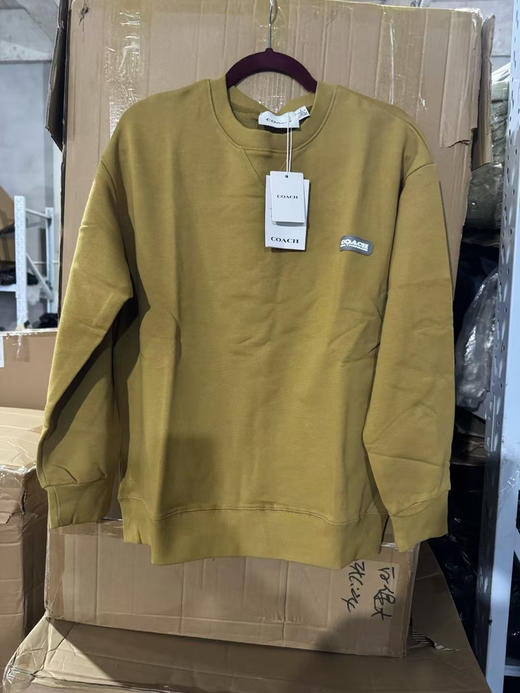 原单蔻驰奥莱卫衣，必备单品COACH/ 好好看啊！必备单品！这是经典的经典！百搭款推荐。
尺码  M  L  XL 商品图4