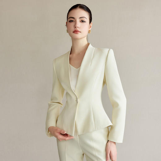 IWY/米白色工作服女职业气质套装新款时尚一粒扣西服正装两件套CP2227 商品图4