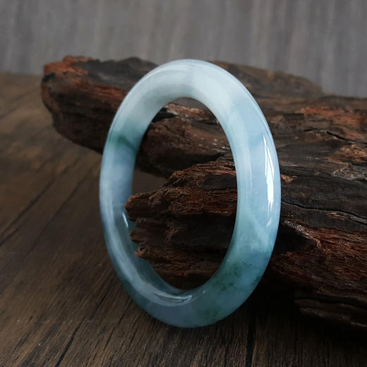 【天然正品】A货翡翠天然细腻无裂圆条糯冰种白底飘花55.5号翡翠手镯女士现售价：8880！250225NJS09 商品图6