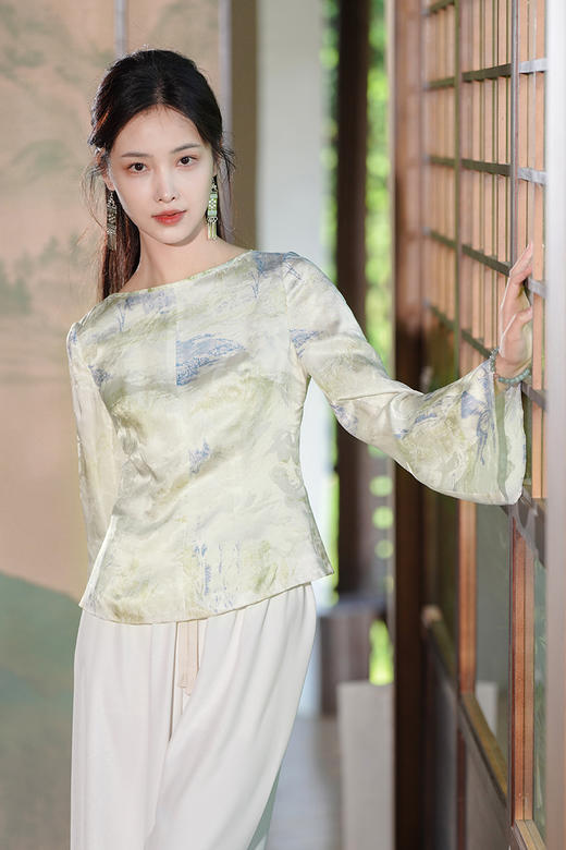 逸红颜明月优选#醋酸提花上衣「千江水」将《千里江山图》的山水裁入云裳，静谧深远的自然美 商品图12