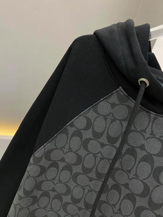 原单COACH/蔻驰奥莱款。经典标志连帽卫衣，100%棉。质量相当好！款式也很不错，经典LOGO设计，穿起来效果真心好看！
尺码S-XL，男女同款 商品图3