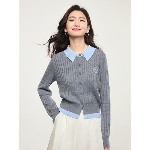 【专属特价】熙世界假两件灰色绞花针织开衫女2025早春新款学院风polo翻领上衣 商品图3