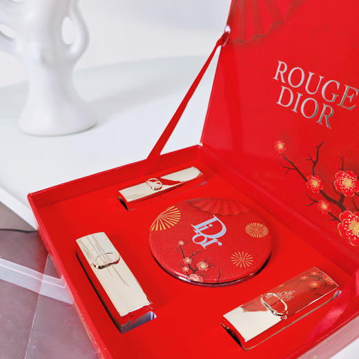 38女神节【Dior迪奥新春至尊口红三件套】「红」运美神降临 从内到外都是红红火火的!!温柔知性，柔雾不拔干 A水润保湿，柔顺丝滑 A红金配色，充满国风气息~ 商品图3