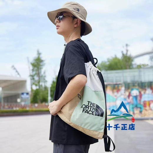 原单正品北面新款BOZER系列抽绳背包
推荐这款哟，配色很好看
25年新款包包，容量16升
抽绳式户外轻便收纳双肩包🎒，太适合户外了！
只有几十个 商品图8