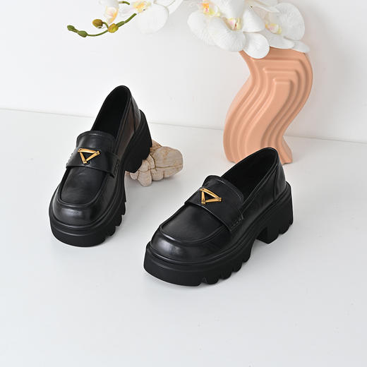 经典鲨2025年春季新品百搭圆头英伦风一脚蹬中粗跟乐福鞋女KW388-517021 商品图2