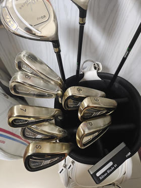 PRGR男士高尔夫球杆
3木8铁一推一包
杆身硬度：R
拆开包装789pS和一号木
黄金超标款高尔夫男士套杆，全套正品，99新，几乎全新状态！