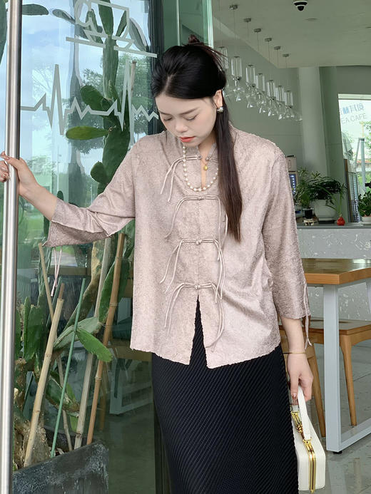 小立领盘扣褶皱外套 9522010022 商品图11