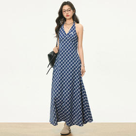 西遇挂脖无袖连衣裙女新款蓝色格子学院风V领收腰长裙SS150099
