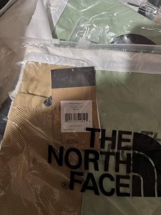 原单正品北面新款BOZER系列抽绳背包
推荐这款哟，配色很好看
25年新款包包，容量16升
抽绳式户外轻便收纳双肩包🎒，太适合户外了！
只有几十个 商品图11