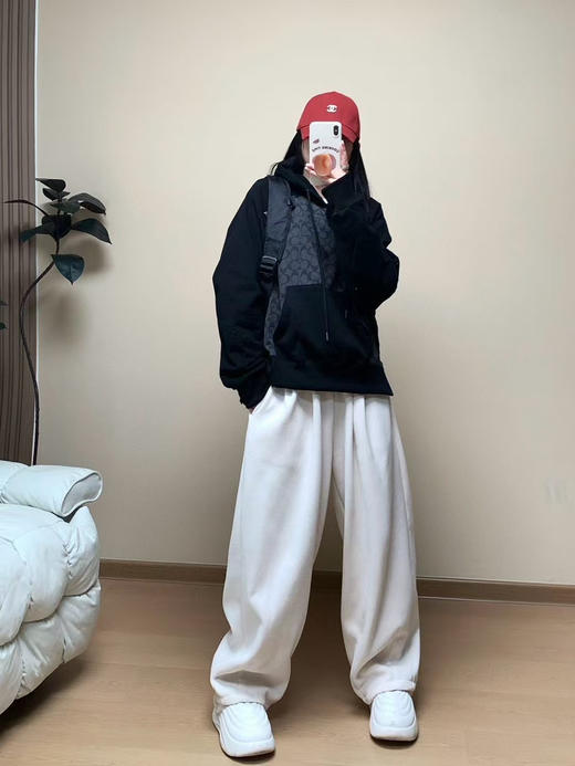 原单COACH/蔻驰奥莱款。经典标志连帽卫衣，100%棉。质量相当好！款式也很不错，经典LOGO设计，穿起来效果真心好看！
尺码S-XL，男女同款 商品图11