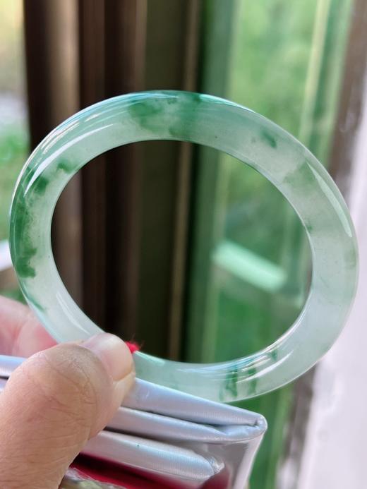 56圆条翡翠手镯 商品图1