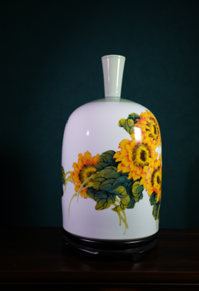 釉下五彩欣欣向荣赏瓶