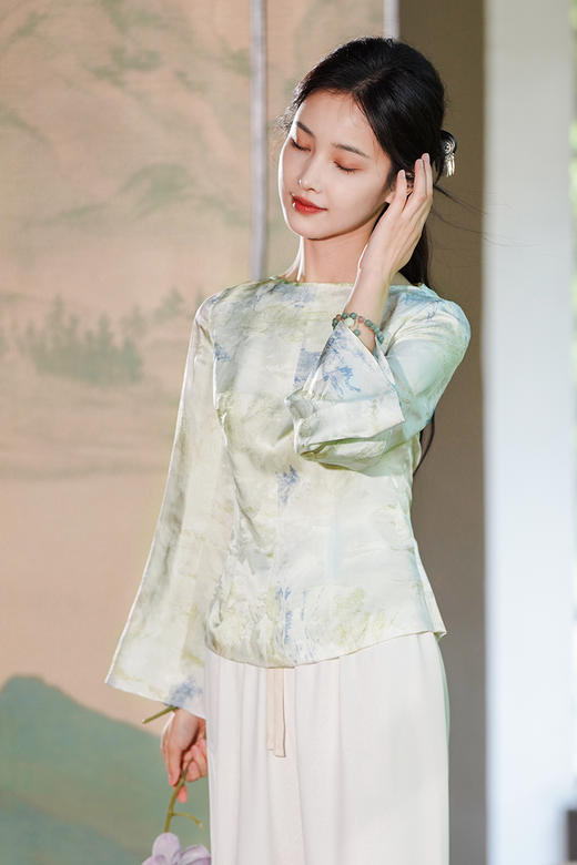 逸红颜明月优选#醋酸提花上衣「千江水」将《千里江山图》的山水裁入云裳，静谧深远的自然美 商品图13