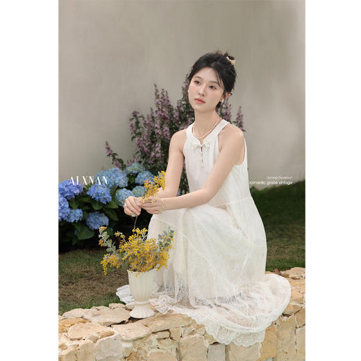 鹿向南「柔光絮语」杏色无袖连衣裙女 商品图0