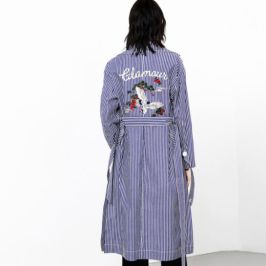 6933622537255    MO&Co.edition 条纹风衣外套中长款系带东方刺绣 商品图1