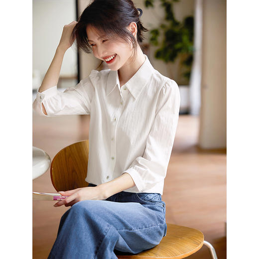 【夏日新品】熙世界法式白色衬衫女上衣2025春秋新款高级感长袖肌理感纯棉衬衣 商品图3