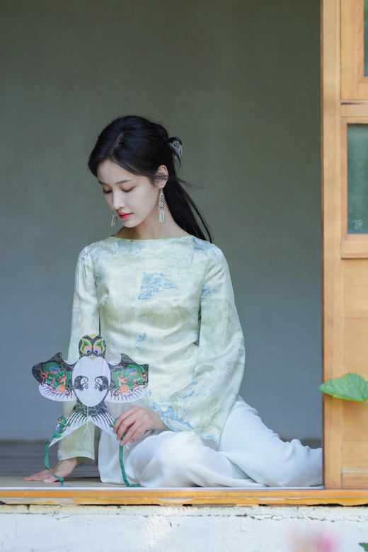 逸红颜明月优选#醋酸提花上衣「千江水」将《千里江山图》的山水裁入云裳，静谧深远的自然美 商品图7