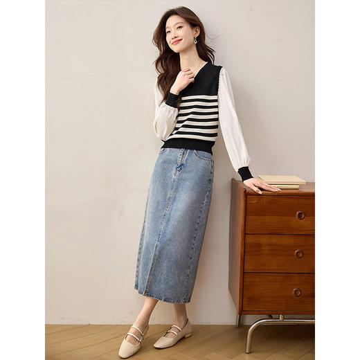 【专属特价】熙世界2025春新款假两件长袖拼接条纹针织衫女设计感套头V领上衣 商品图4