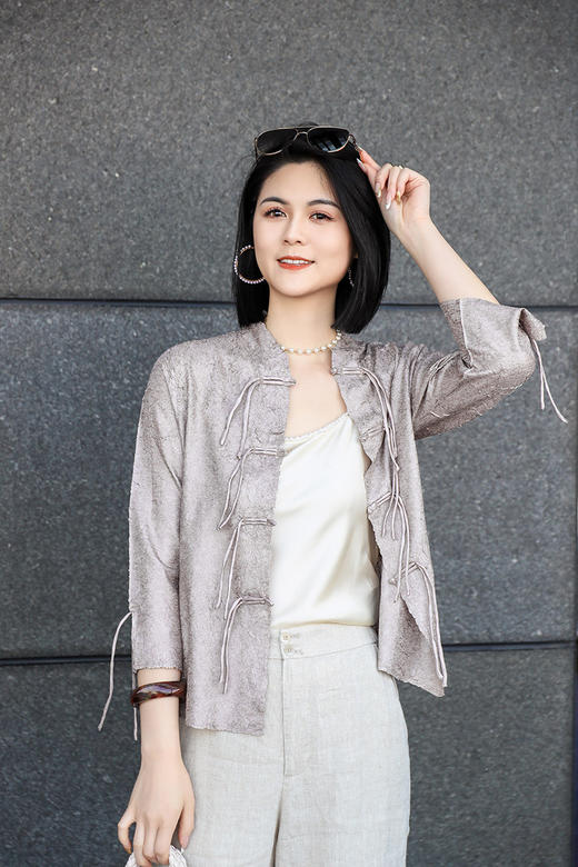 小立领盘扣褶皱外套 9522010022 商品图5