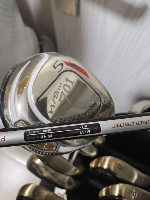 PRGR男士高尔夫球杆
3木8铁一推一包
杆身硬度：R
拆开包装789pS和一号木
黄金超标款高尔夫男士套杆，全套正品，99新，几乎全新状态！ 商品图6