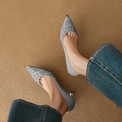 【预售5天】时尚气质复古豹纹羊皮金属头钻跟尖头单鞋DB&M6197 商品图1