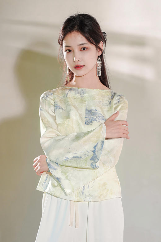 逸红颜明月优选#醋酸提花上衣「千江水」将《千里江山图》的山水裁入云裳，静谧深远的自然美 商品图1