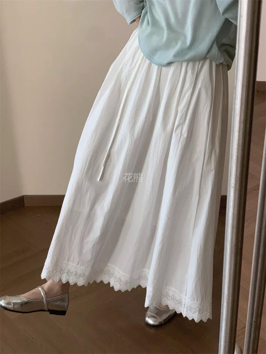 【蕾丝边半身裙】“浪漫与优雅的音域符号”轻松拿捏温柔氛围感的小白裙 松紧腰穿着不束缚，内里选用纯色里布亲肤舒适 不透光不闷热下摆月牙花边点缀，丰富层次 商品图5
