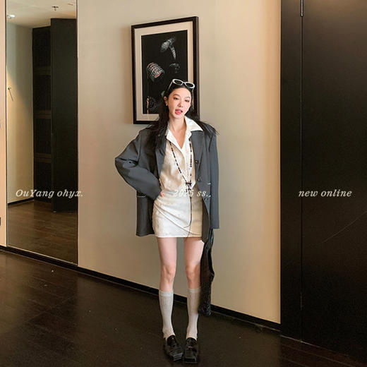 西遇白色长袖连衣裙女2025年春季新款镂空度假民族风包臀衬衫裙SS150098 商品图1