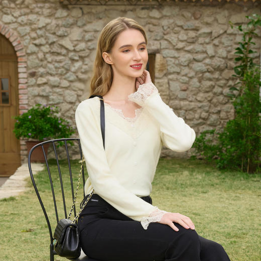 半身缘女装 春季蕾丝拼接V领小性感毛衫251113M01213416 商品图2