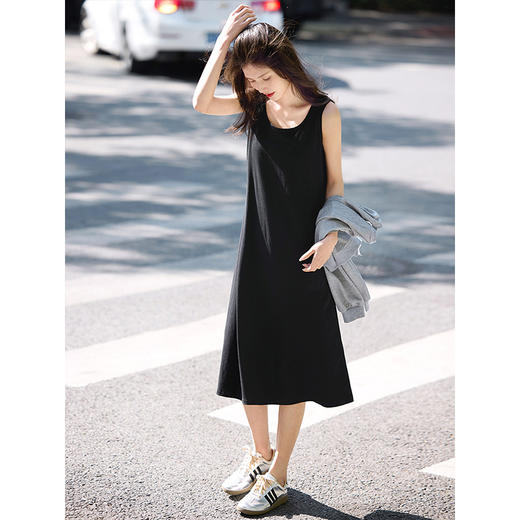 【年终特卖】熙世界春季套装女2025新款灰色花朵短款针织卫衣背心连衣裙两件套 商品图3