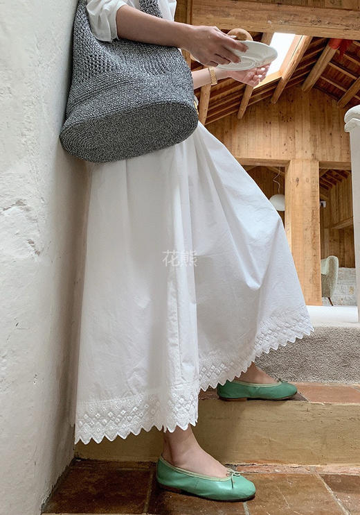 【蕾丝边半身裙】“浪漫与优雅的音域符号”轻松拿捏温柔氛围感的小白裙 松紧腰穿着不束缚，内里选用纯色里布亲肤舒适 不透光不闷热下摆月牙花边点缀，丰富层次 商品图2